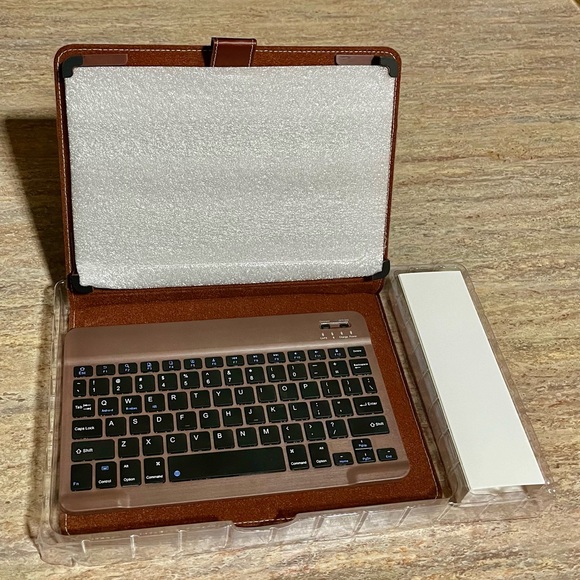 NIB Digital Gadgets Universal Bluetooth wire free keyboard case - Picture 4 of 15